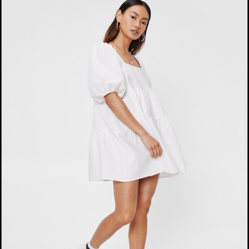 NWT Nasty Gal petite puff sleeve tiered smock mini dress in white size 0!